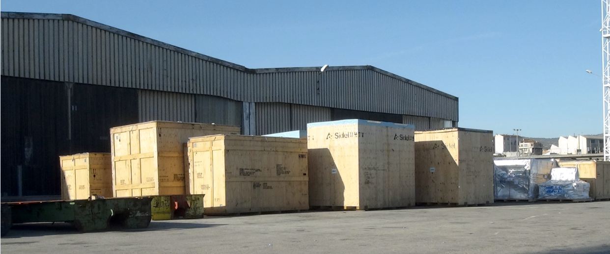 Manutention de caisses entrepôt de Lyon